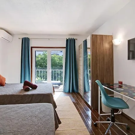 Hanna's Sunny Apartment